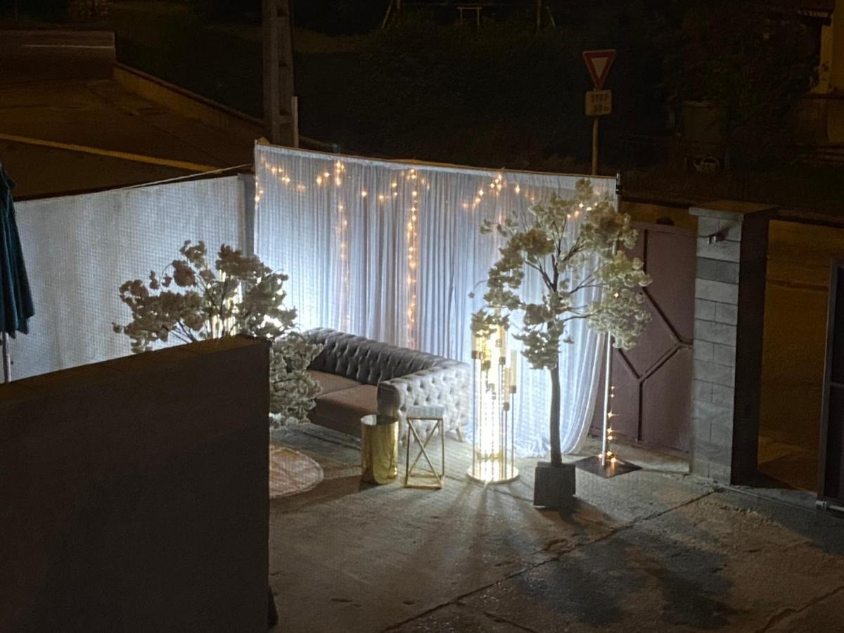 Pavillon Bon Enfant Lejlighed Saint-Priest  Eksteriør billede
