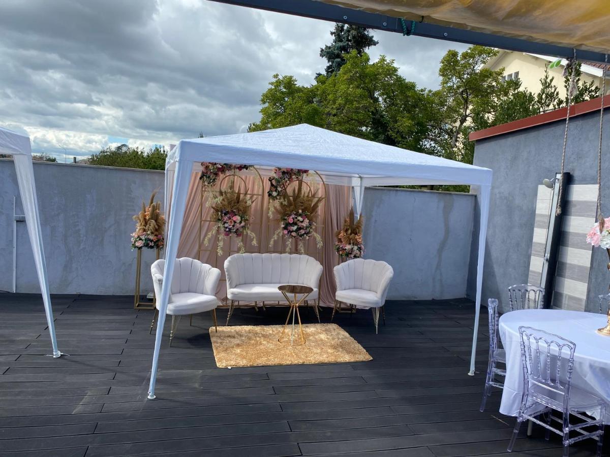 Pavillon Bon Enfant Lejlighed Saint-Priest  Eksteriør billede